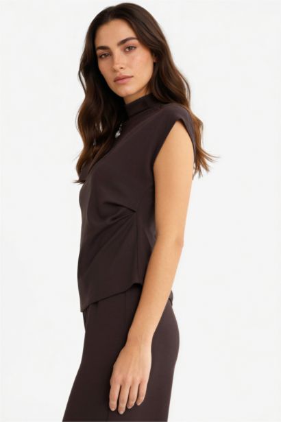 بلوزة كت بيكيه سليم فيت هاي كول