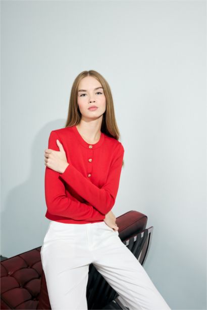 جاكيت تريكو قصة عادية بياخة مستديرة