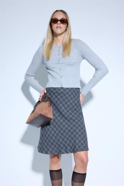 Jupe mi-longue évasée taille haute en viscose à carreaux