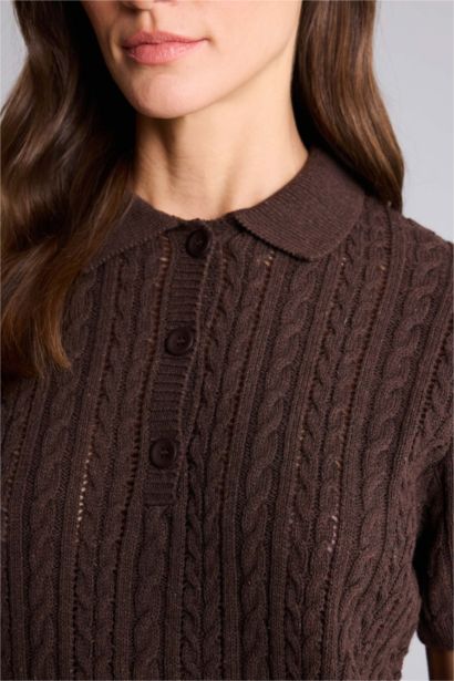 بلوفر تريكو مخرم قصة عادية بياقة بولو