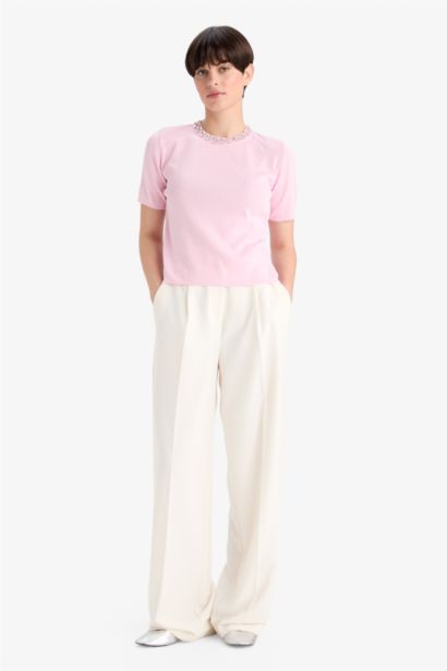 بلوفر تريكو مطرز كريب نص كم قصة عادية