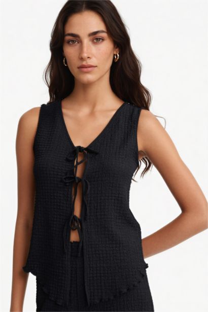 بلوزة كت سليم فيت بياخة V برباط من الأمام