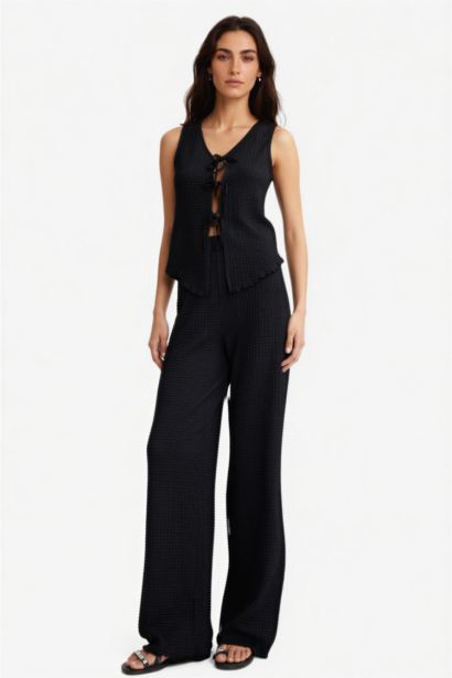 بلوزة كت سليم فيت بياخة V برباط من الأمام