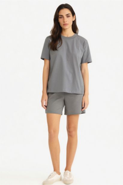 شورت برمودا بيزك سادة بخصر برباط