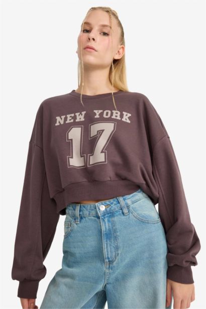 Cropped Fit Crew Neck Printed Thick Fabric Sweatshirt