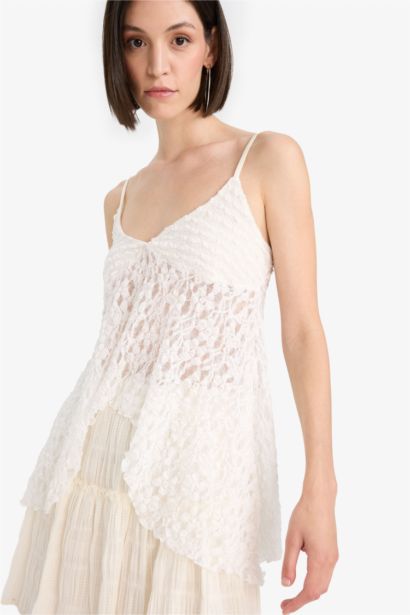 بلوزة دانتيل مخصر بحمالات من Afra x DeFacto