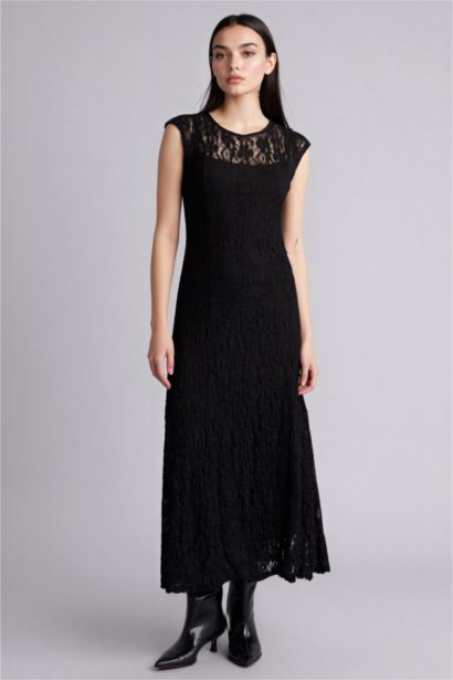 Slim Fit Crew Neck Lace Sleeveless Maxi Dress
