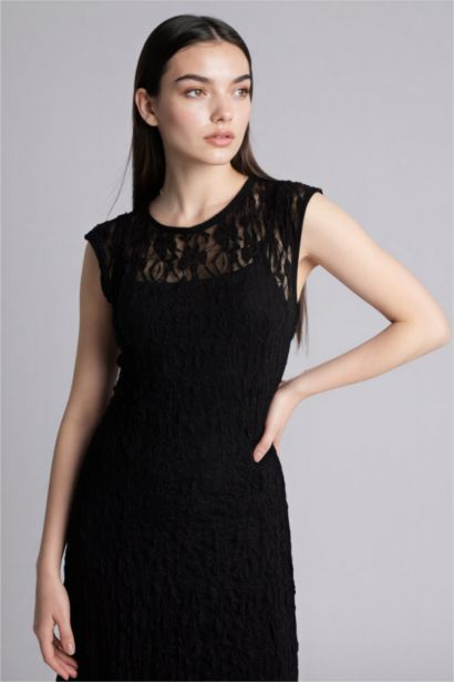 Slim Fit Crew Neck Lace Sleeveless Maxi Dress