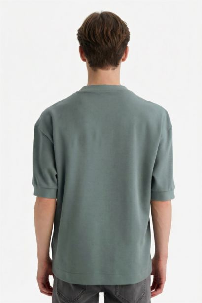 تيشيرت نص كم قصة فضفاضة برقبة مستديرة