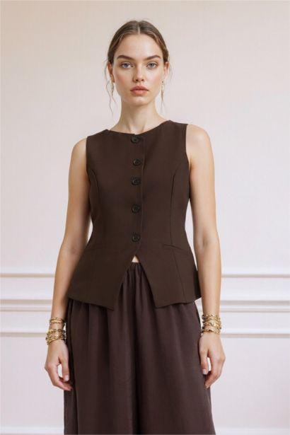 Fitted Crew Neck Vest