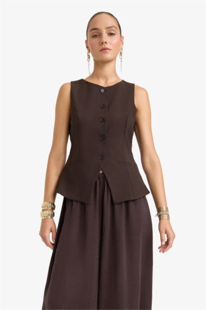 Fitted Crew Neck Vest