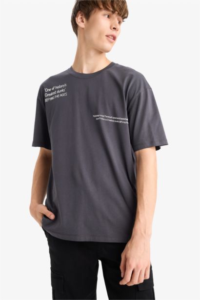 تيشيرت نص ردن قطن قصة عادية بياخة مستديرة بطبعة من الخلف