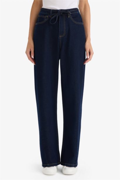 بنطلون جينز وايد ليج برجل عادية وخصر عالي