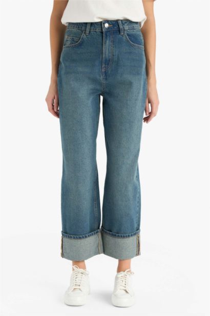 بنطلون جينز قصة مريحة بحافة مطوية وخصر عالي