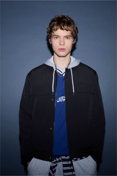 جاكيت مقاوم للماء قصة عادية وياخة كوليج