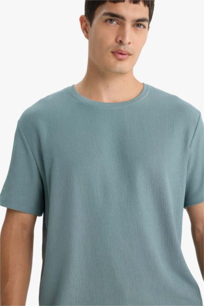 تيشيرت نص كم قصة عادية برقبة مستديرة