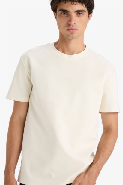 تيشيرت نص كم قصة عادية بياقة مستديرة