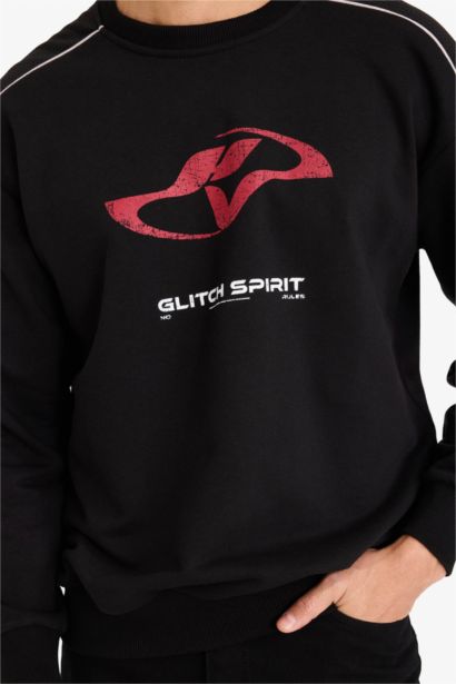 سويت شيرت مطبوع بقصة واسعة وياقة دائرية