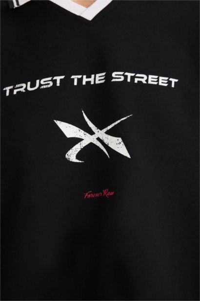 سويت شيرت اوفر سايز بياقة بولو قماش يسمح بمرور الهواء