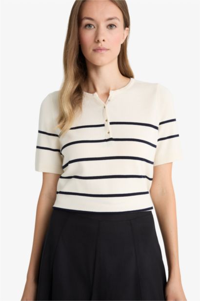 بلوفر تريكو مخطط قصة عادية بياقة مستديرة