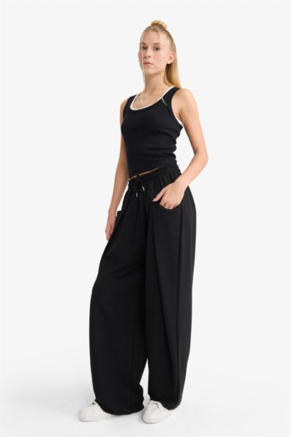 Barrel Fit Tied Waist Wide Leg Sweatpants