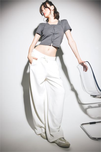 T-shirt à manches courtes et col halter