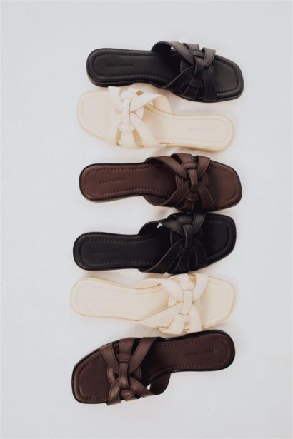 شبشب نسائي بكعب مسطح DCEY x DeFacto