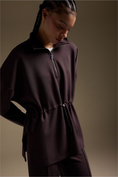 سويت شيرت رياضي قصة طويلة بياقة عالية نص سوسته