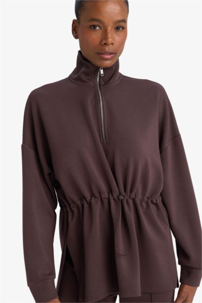 سويت شيرت رياضي قصة طويلة بياقة عالية نص سوسته