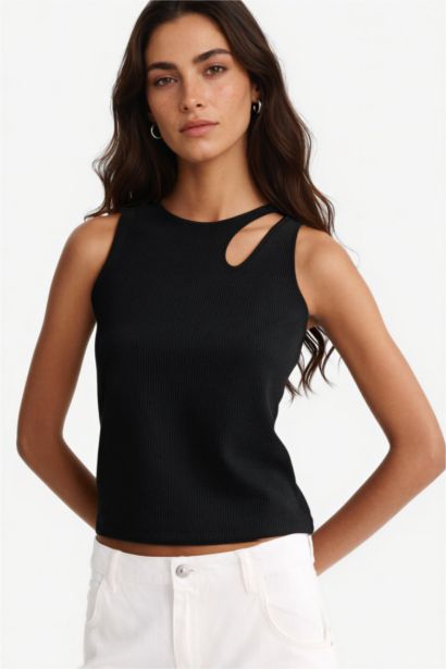 Slim Fit Camisole Crew Neck Tank Top