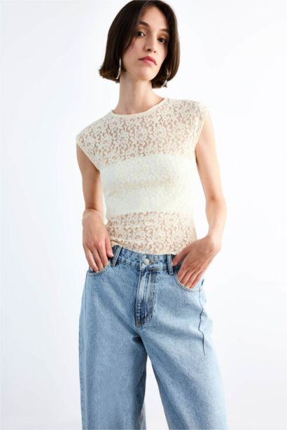 Slim Fit Lace Crew Neck Tank Top