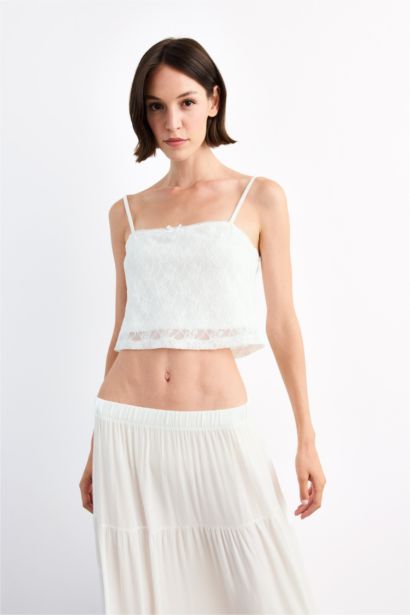 فانيلة بالدانتيل مخصر