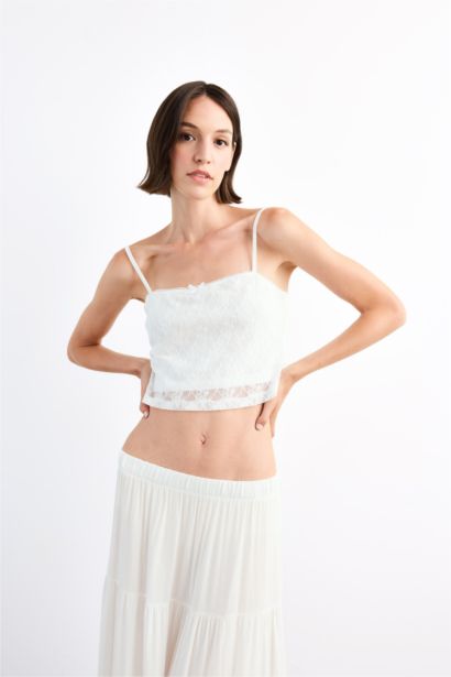 فانيلة بالدانتيل مخصر