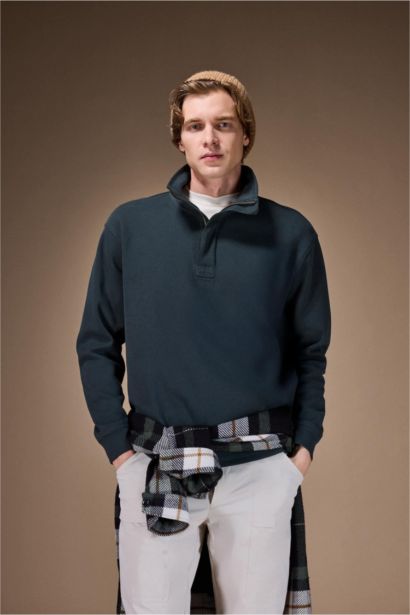 سويت شيرت قصة عادية بسوستة نصفي