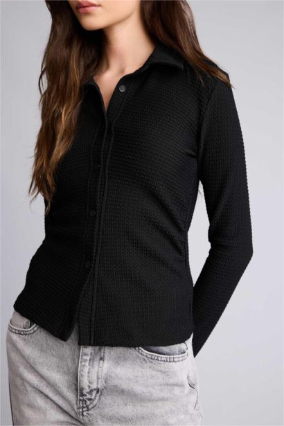 Chemise ajustée à manches longues