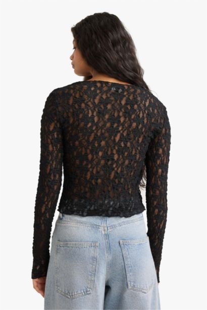 A Kesim V Yaka Dantel Uzun Kollu Bluz