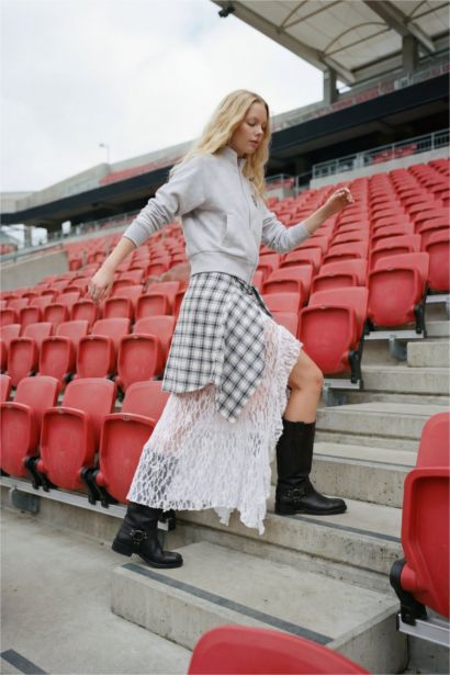 جيبة تريكو طويلة دانتيل بقصة A وخصر عالي