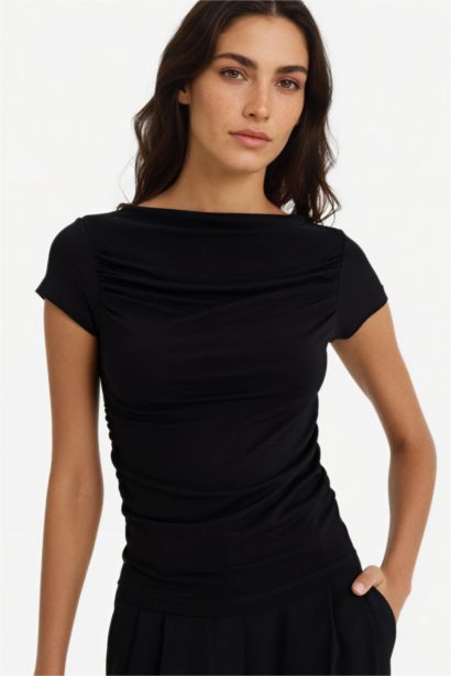 تيشيرت نص ردن سليم فيت بكتف مكشوف