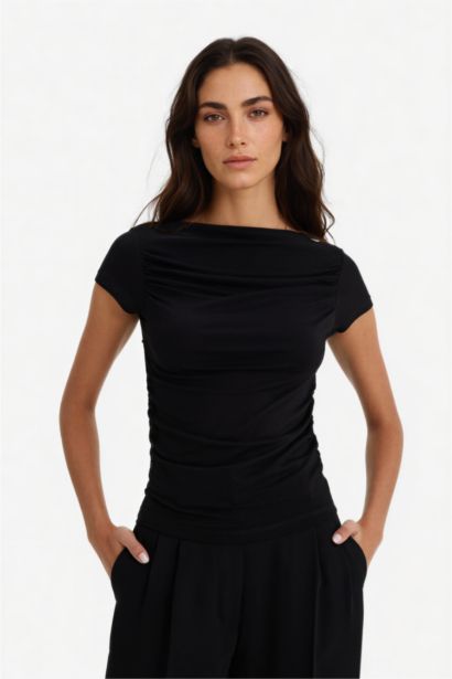 تيشيرت نص ردن سليم فيت بكتف مكشوف