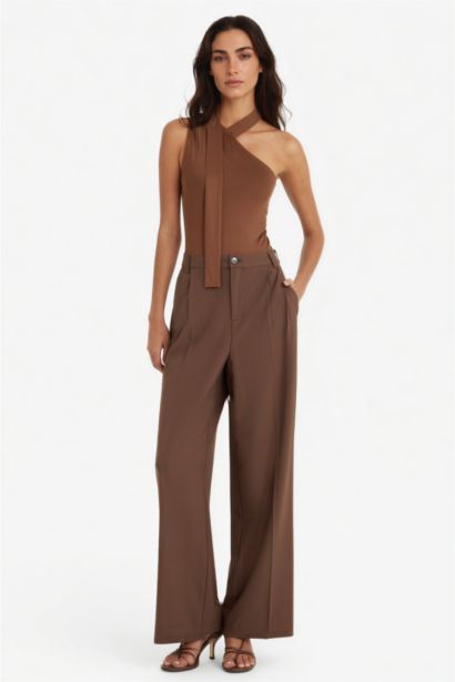 بلوزة بكتف واحد