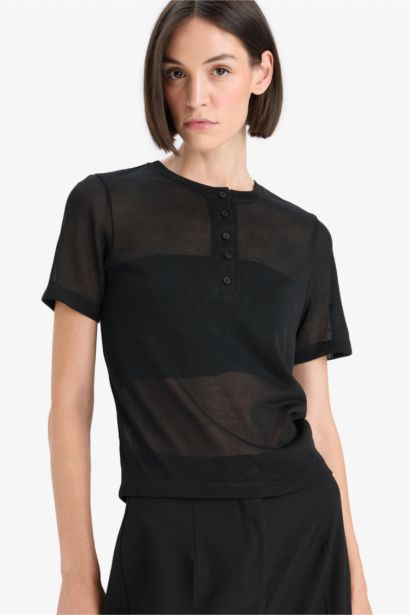 تيشيرت نص ردن مخصر مضلع بياقة مستديرة