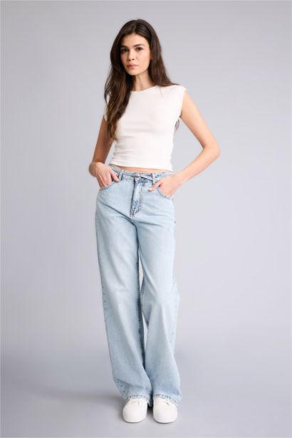 بنطلون جينز قصة مستقيمة واسعة وخصر عالي