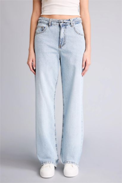 بنطلون جينز قصة مستقيمة واسعة وخصر عالي
