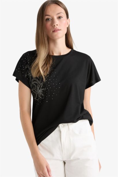 تيشيرت نص ردن بطبعة أحجار وياخة مستديرة