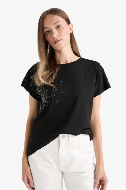 تيشيرت نص ردن بطبعة أحجار وياخة مستديرة