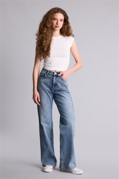 بنطلون جينز قصة مستفيمة واسعة وخصر عالي