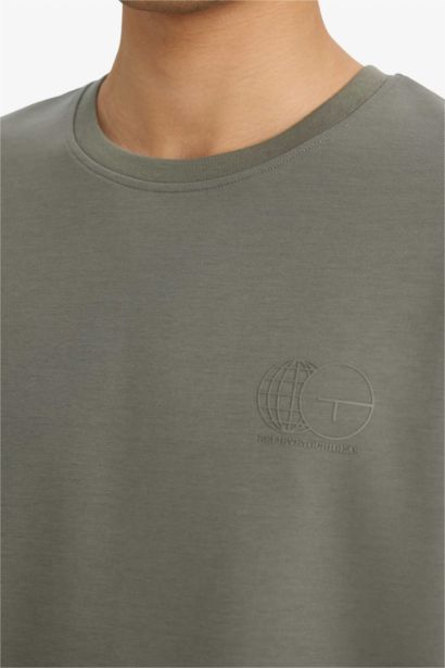 تيشيرت نص كم قصة عادية يسمح بمرور الهواء