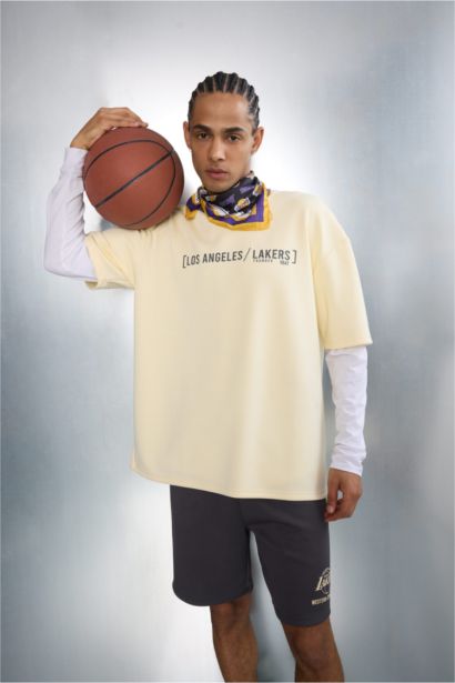 تيشيرت اوفر سايز برقبة مستديرة من لوس أنجلوس ليكرز