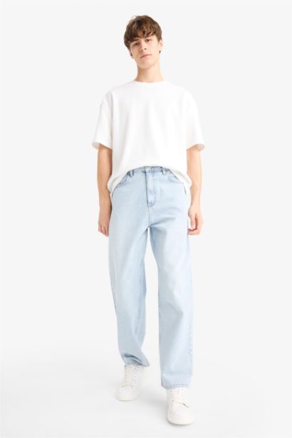 Baggy Fit Wide Leg Washed Jeans