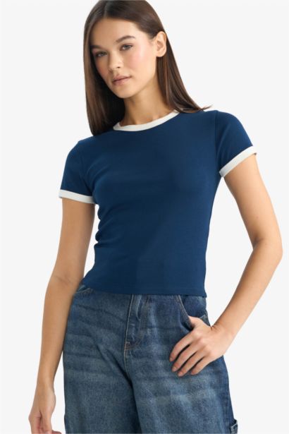 Fitted Crew Neck Short Sleeve T-Shirt